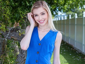 外人『初撮り』ベスト02　緊急募集！日本人のチ●コ欲しさに集まれ金髪素人4人300分　サンプル画像06